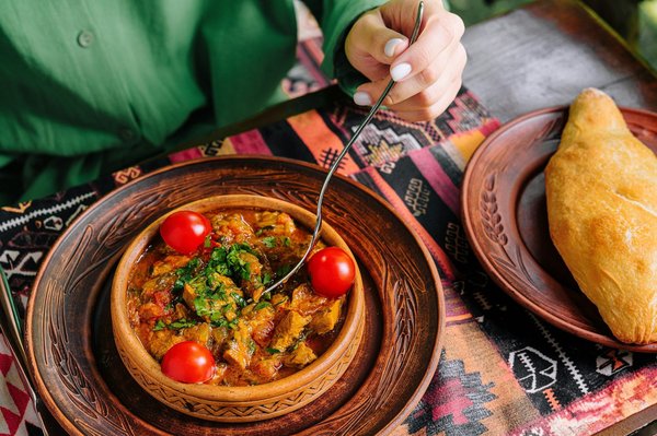 How can smart kitchen appliances aid in preparing slimming meals?